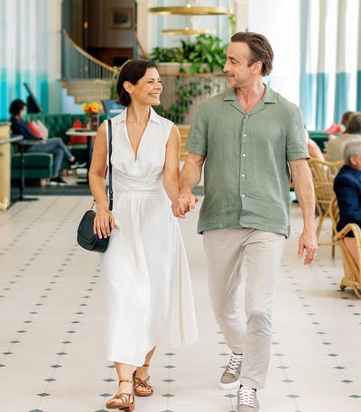 Couple walking through Studley Castle